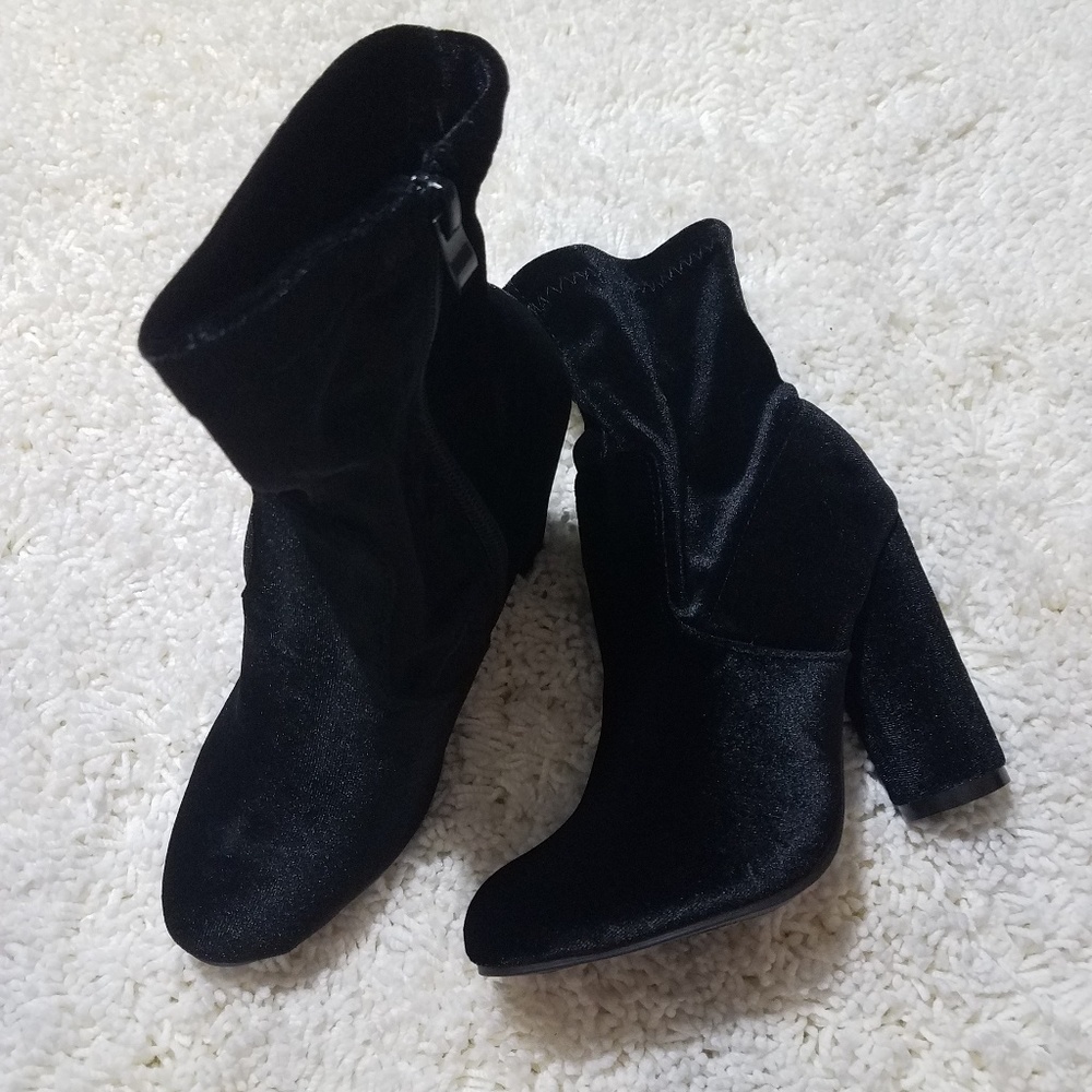 Last pair! Price firm* Suede black ankle bootie - Picture 2 of 6